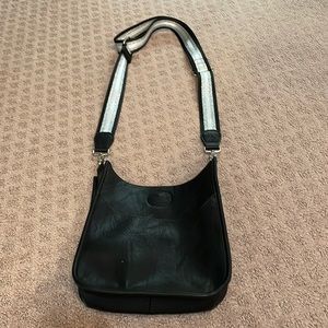 Ah-Dorned
Black Vegan Crossbody w/ Silver Print Strap